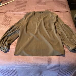 Billowy sleeved green vneck shirt